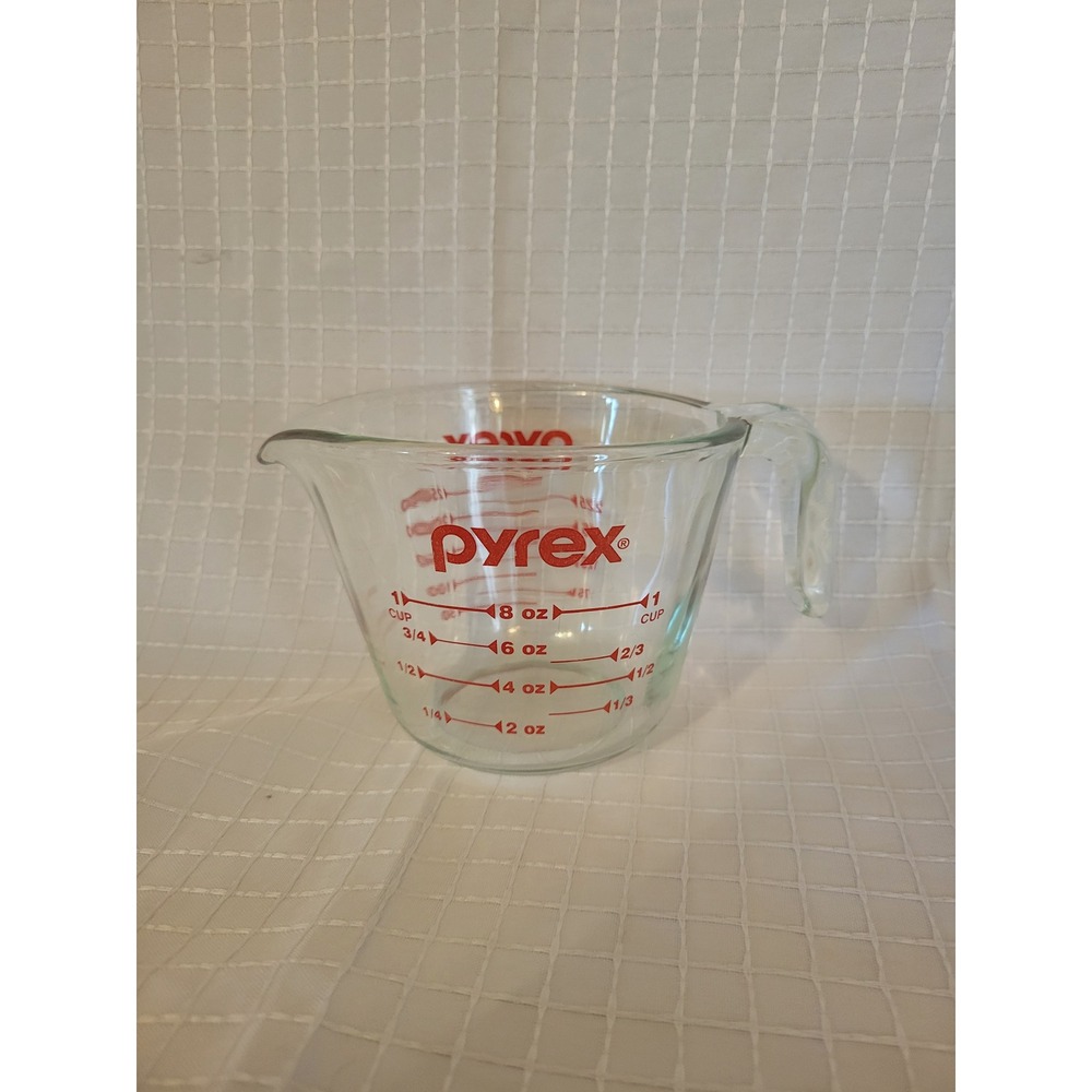 Pyrex 1 Cup Glass Measuring Cup Red Lettering 8oz 250ml with Handle and Spout